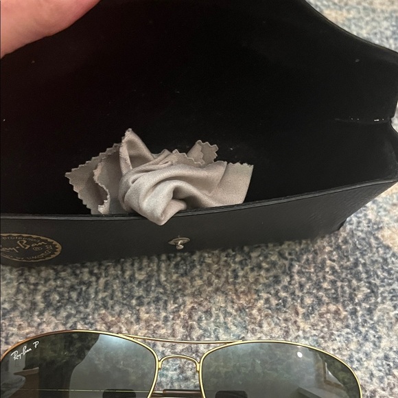 Ray-Ban Classic Aviators, Gold frame/black lenses, w/black case, GUC - Picture 8 of 11